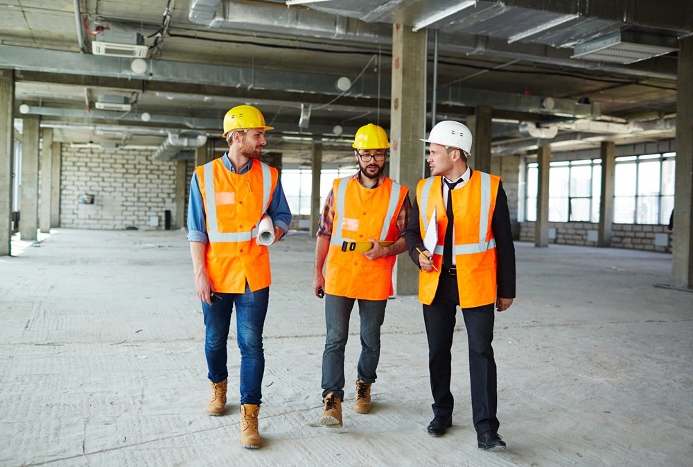 Site Safety Responsibilities UK construction workers wearing PPE on a building site